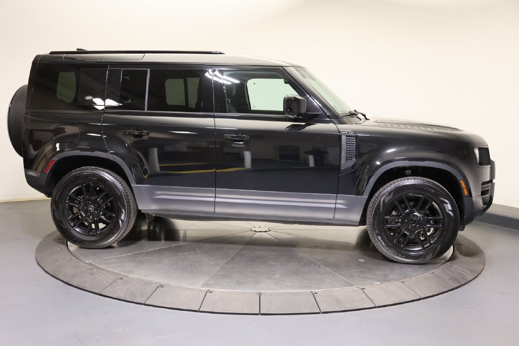 Used 2023 Santorini Black Metallic Land Rover S image 6