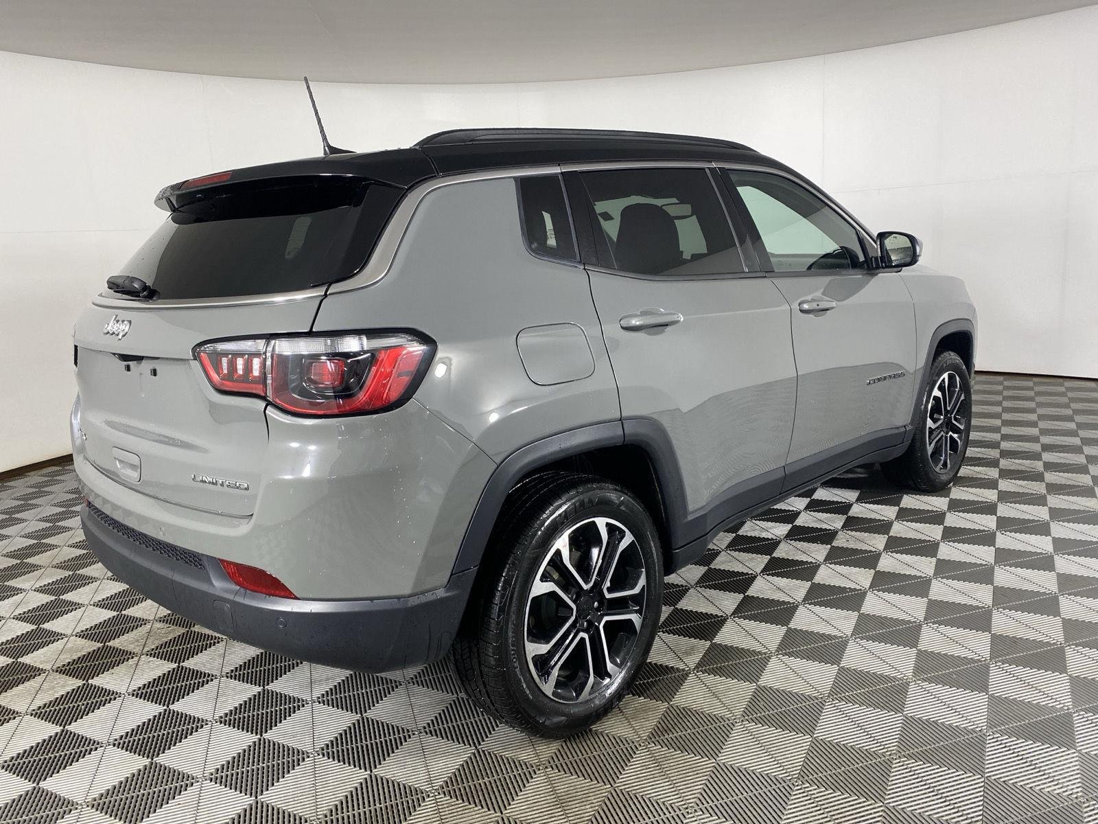 Used 2024 Sting-Gray Clearcoat Jeep Limited image 7