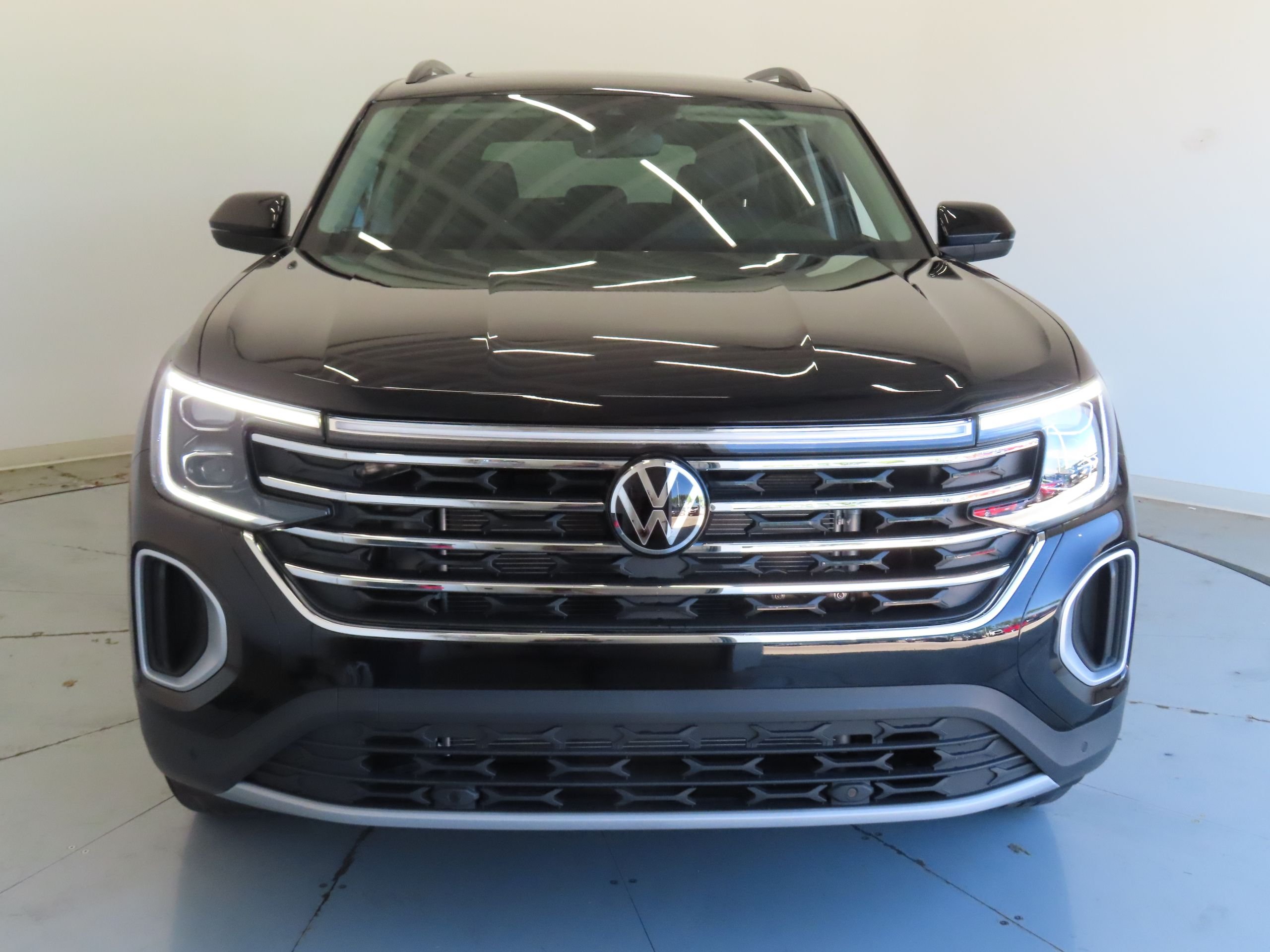 New 2026 Black Volkswagen 2.0T SE w/Technology image 9