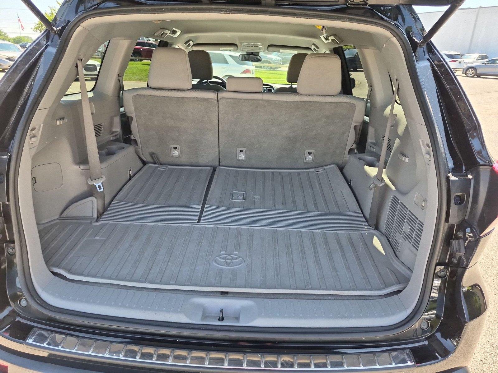 Used 2017 Midnight Black Metallic Toyota LE image 32