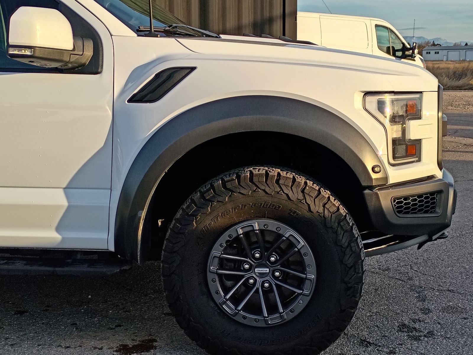 View vehicle photo 4