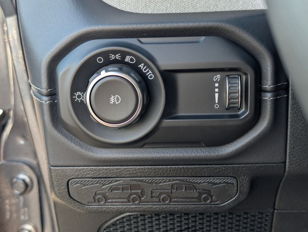 2025 Jeep Wrangler 4-Door Sahara - Photo 32