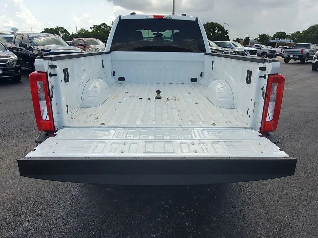 Used 2025 White Ford XL image 31