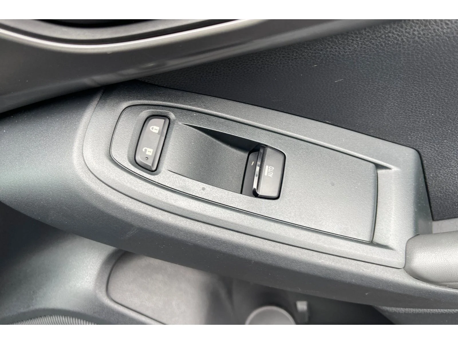Used 2024 CRYSTAL BLACK SIL Subaru Base image 22