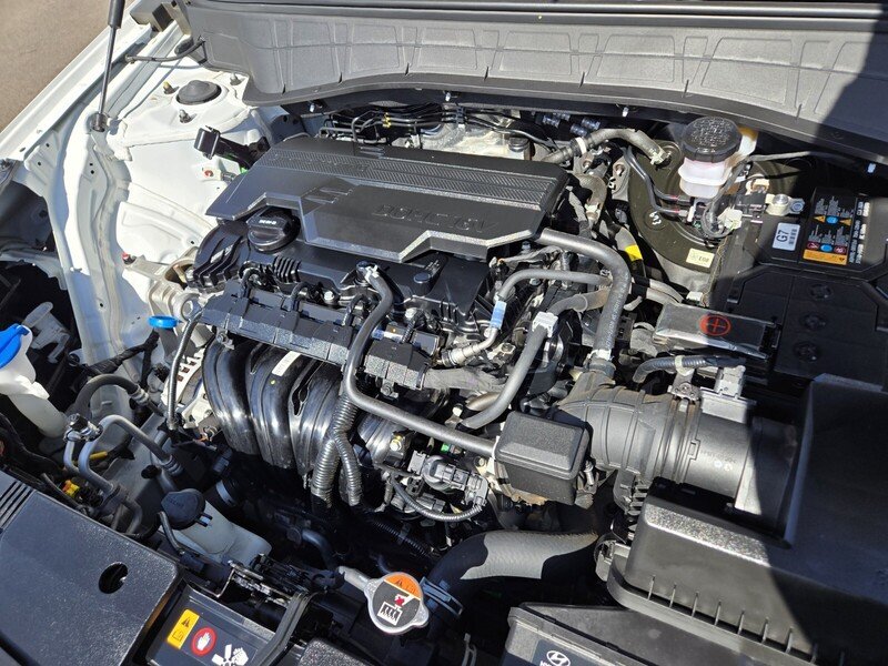 Used 2025 White HYUNDAI SEL FWD image 16