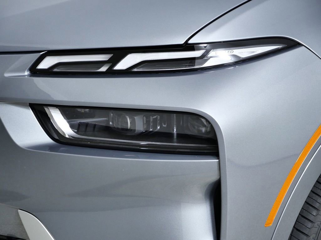 Used 2026 Skyscraper Grey Metallic BMW xDrive40i image 4