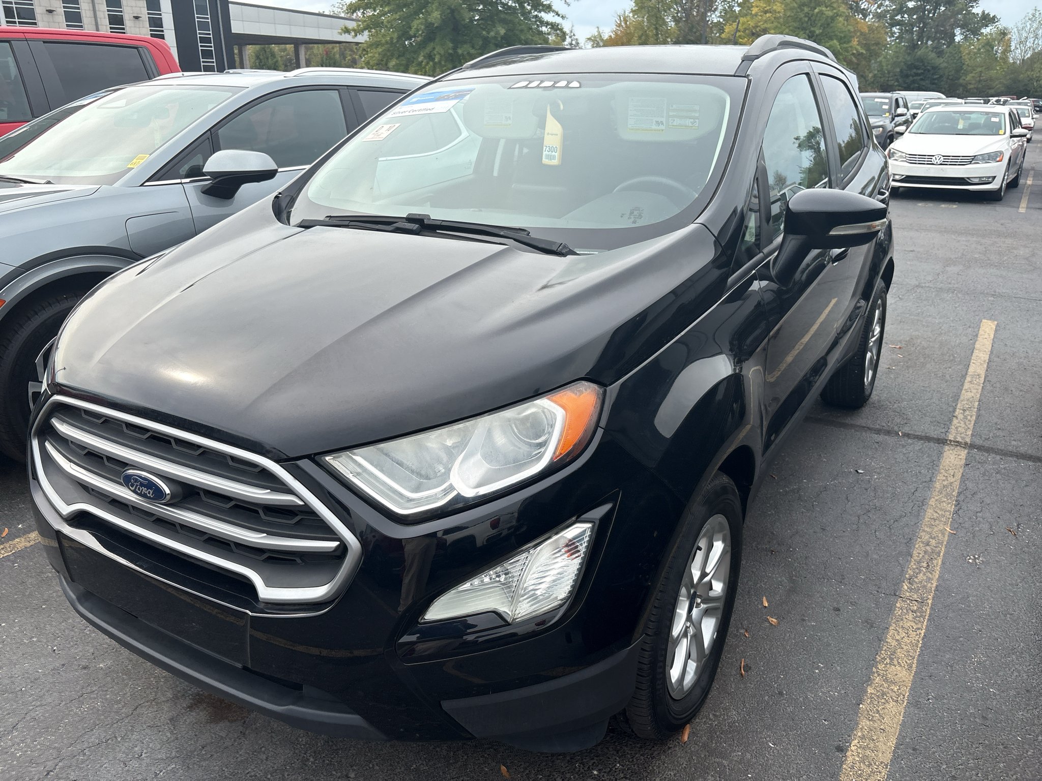 Used 2020 Shadow Black Ford SE image 2
