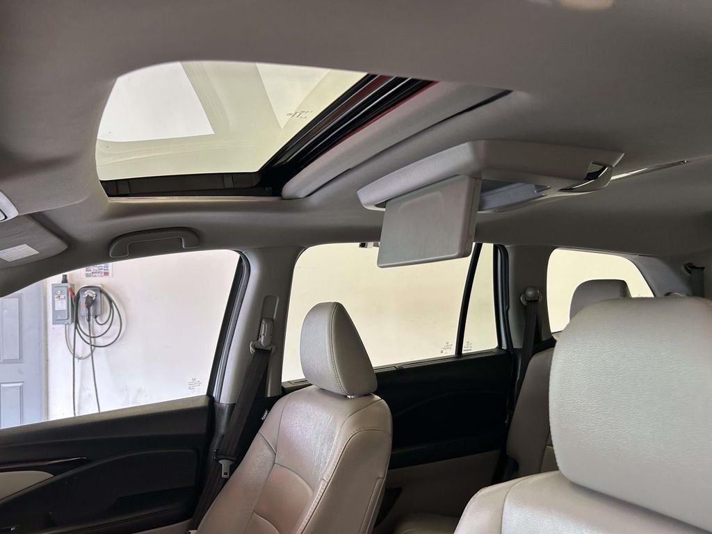 Used 2022 Silver Honda Touring image 14