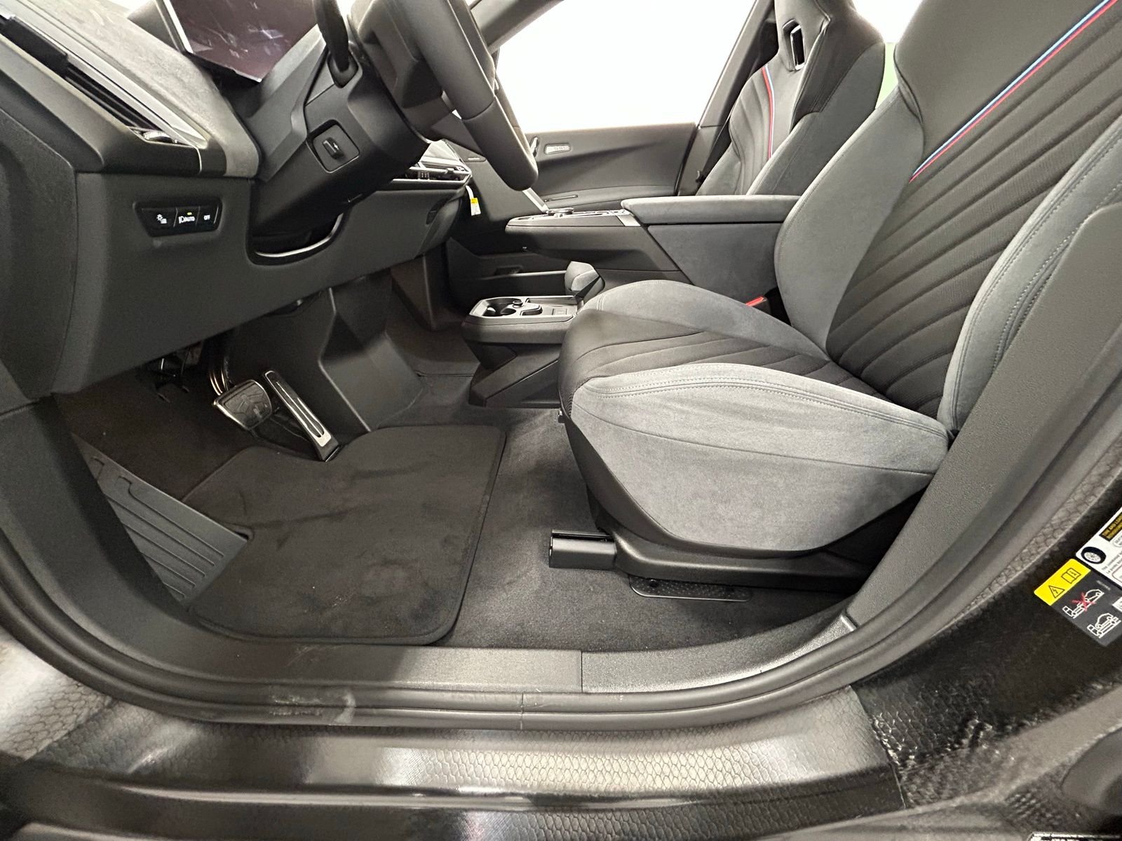 New 2026 Space Silver Metallic BMW xDrive45 image 31