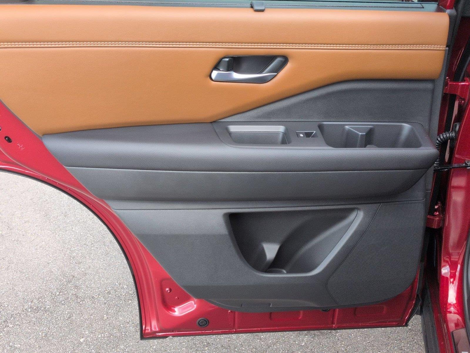 New 2026 Scarlet Ember Tintcoat Nissan Platinum image 32