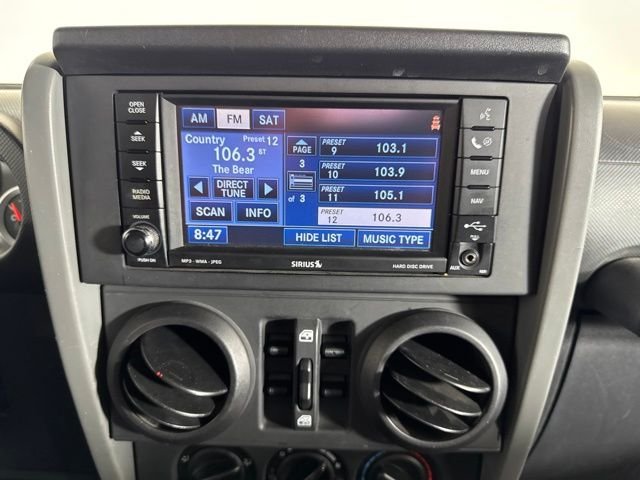 Used 2010 White Jeep Unlimited Rubicon image 13