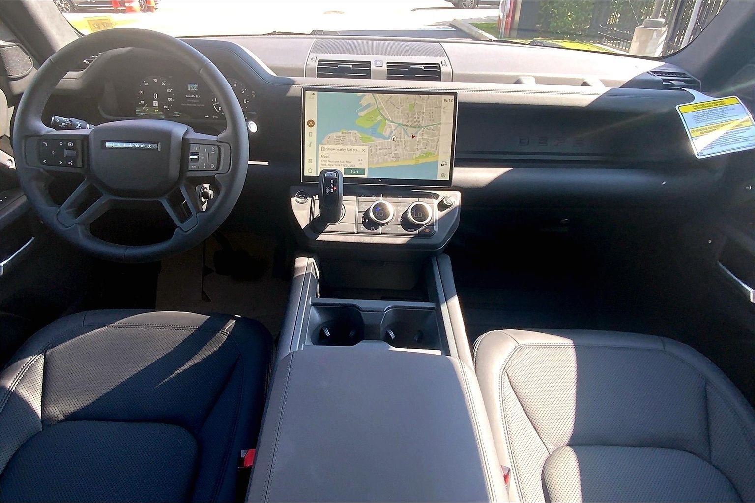 New 2026 Santorini Black Land Rover X-Dynamic SE image 5