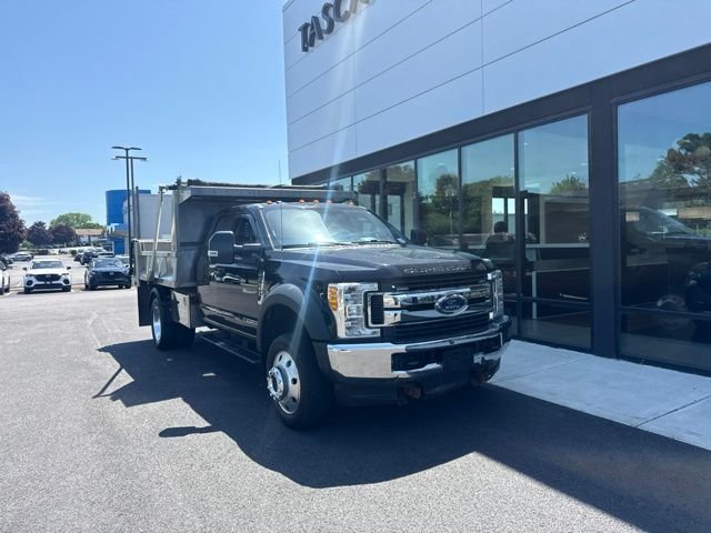 Used 2017 Black Ford XLT image 1