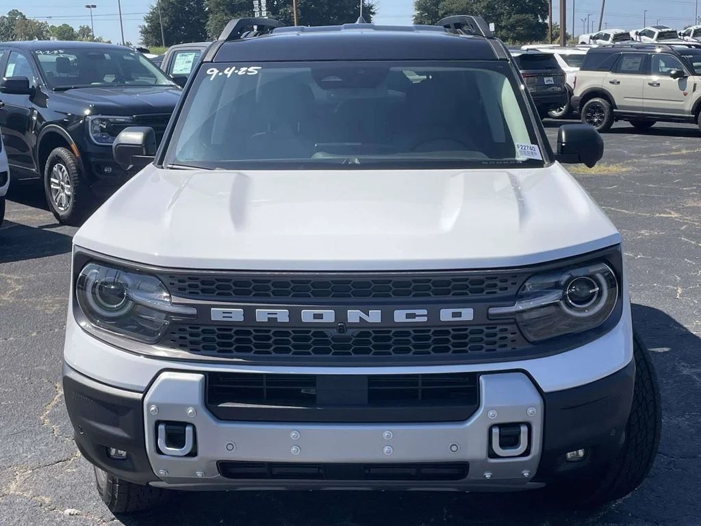 New 2025 Oxford White Ford Badlands® image 8