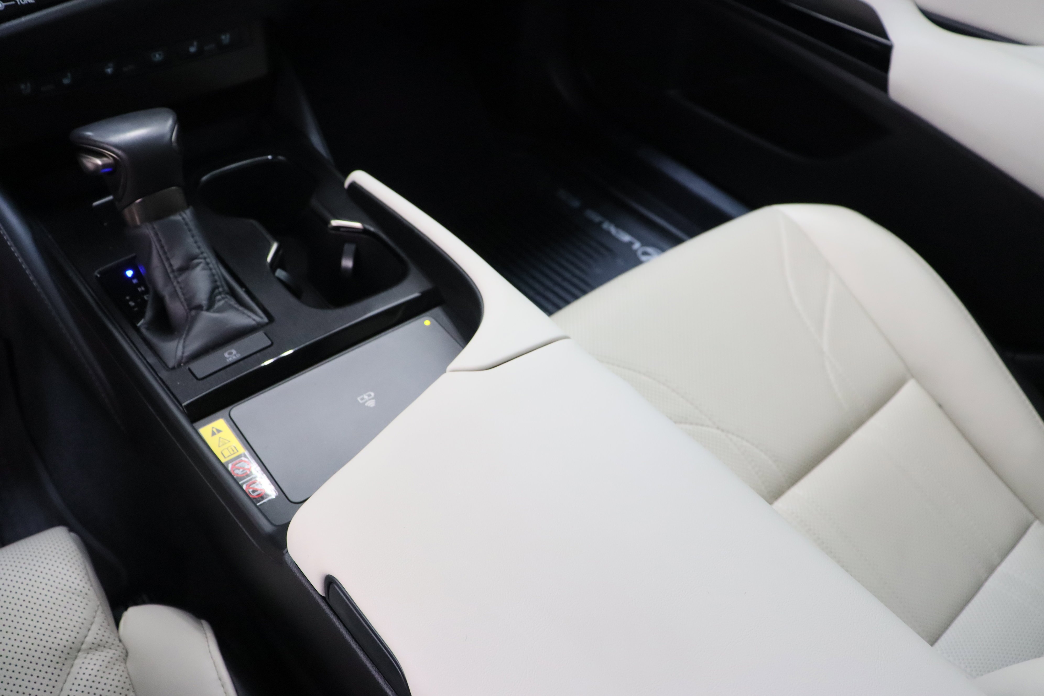 Used 2025 Eminent White Pearl Lexus ES 350 Ultra Luxury 3.5L image 17