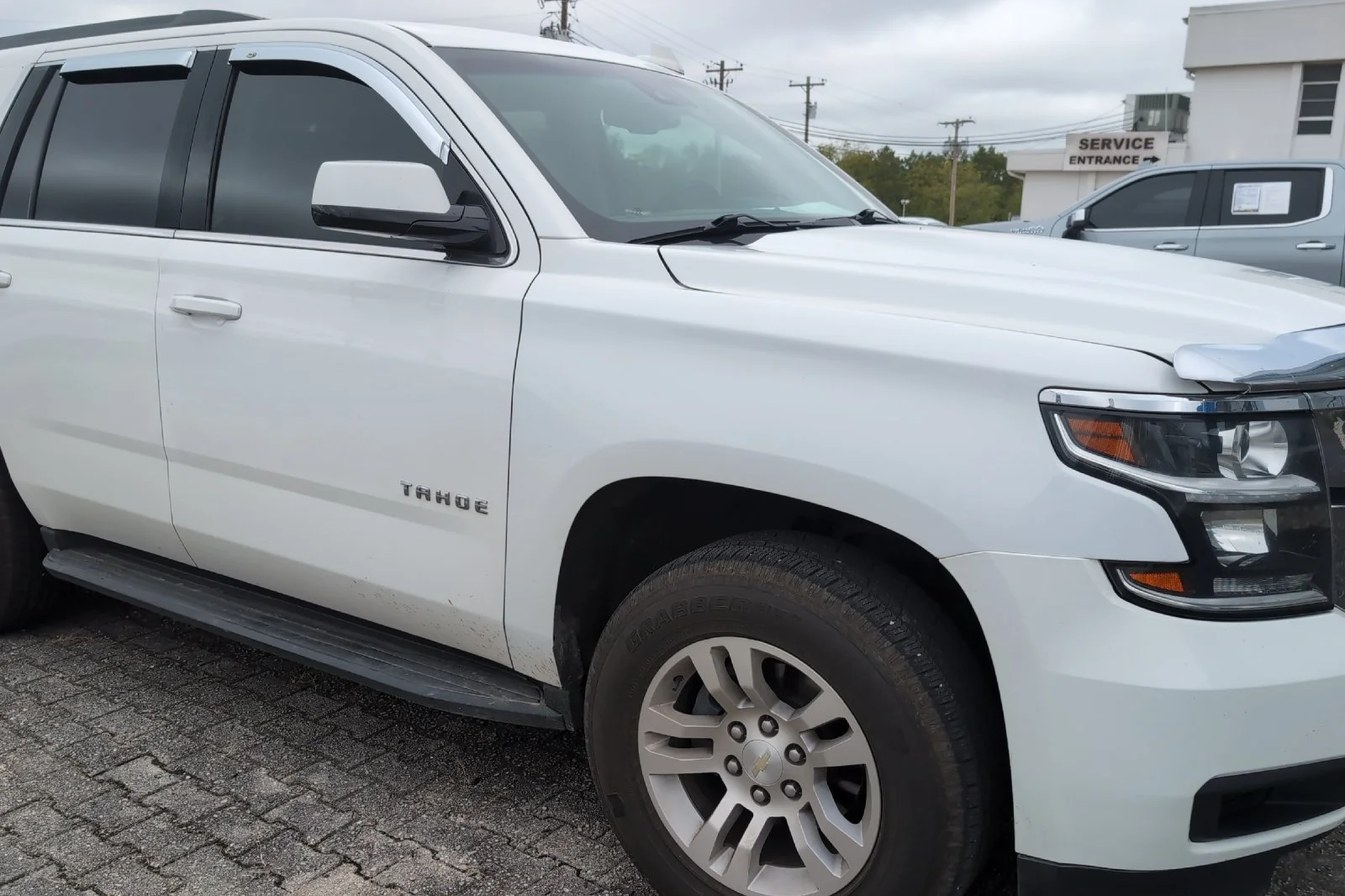 Used 2017 SUMMIT WHITE Chevrolet LT image 3