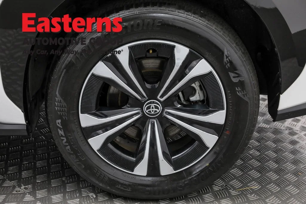 Used 2023 White Toyota XLE image 31