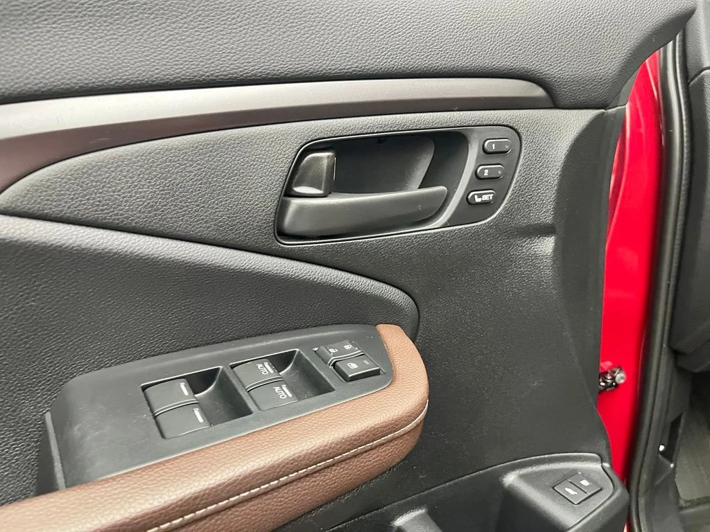 Used 2025 Red Honda EX-L image 19