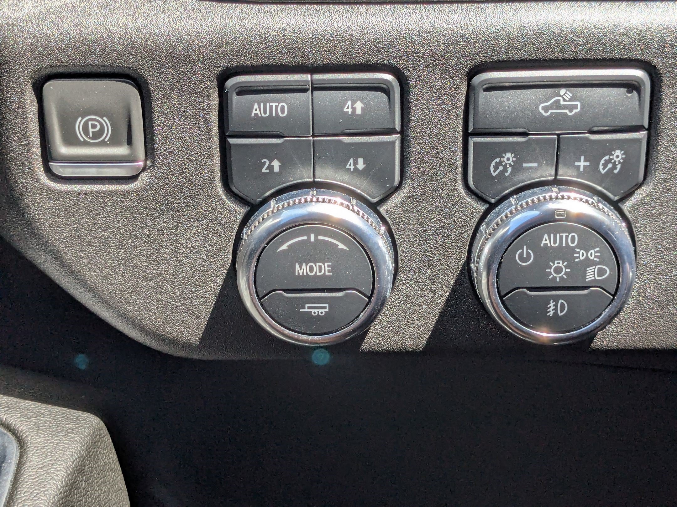 Used 2024 Onyx Black Metallic GMC Elevation image 19