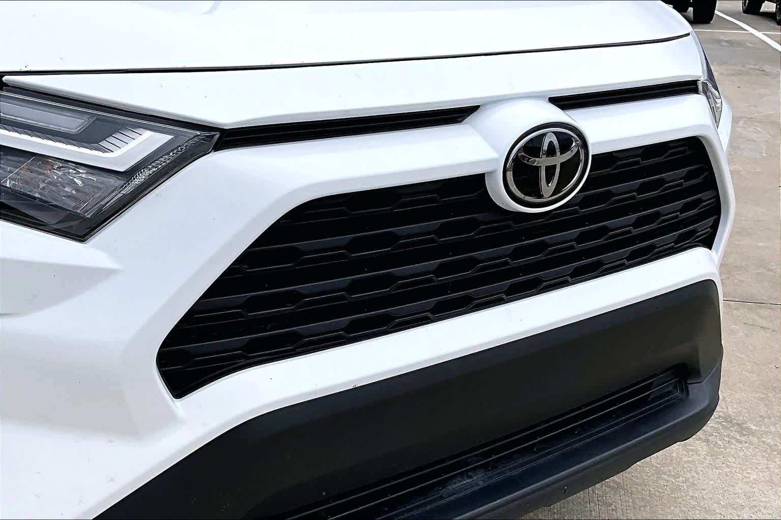 Used 2025 Ice Cap Toyota XLE image 30