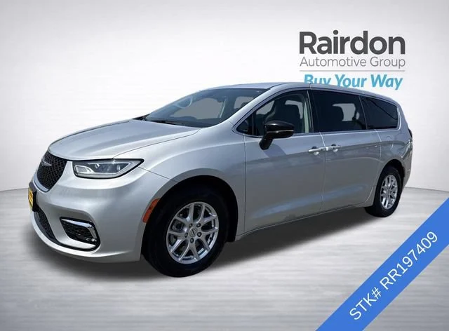 Used 2024 Silver Mist Clearcoat Chrysler Touring L image 3