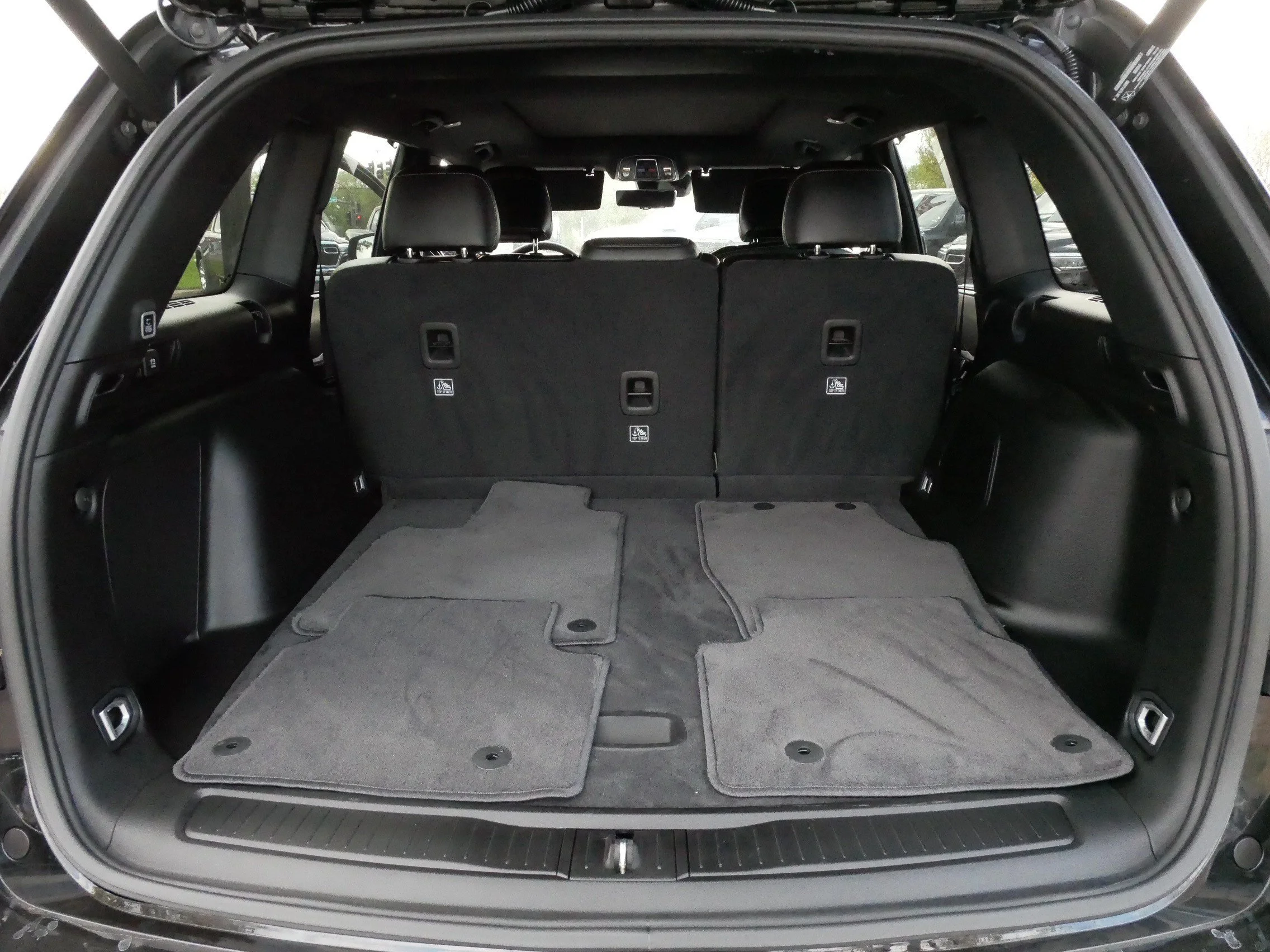 Used 2025 Diamond Black Crystal Pearlcoat Jeep  image 18