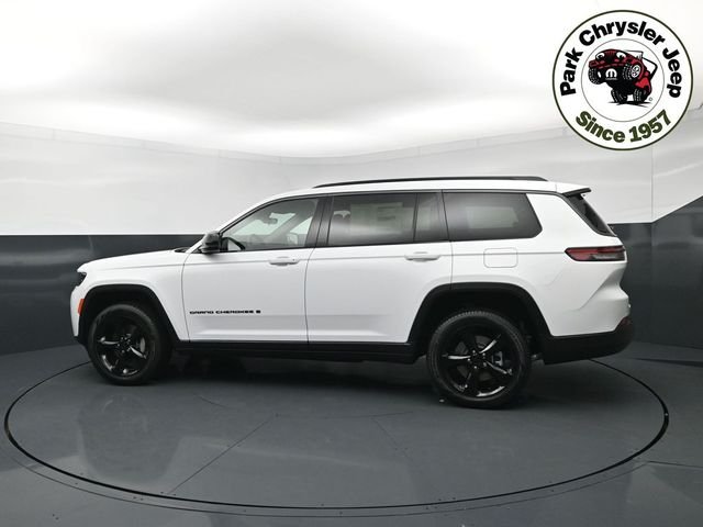 New 2026 Bright White Clear-Coat Exterior Paint Jeep Limited image 3