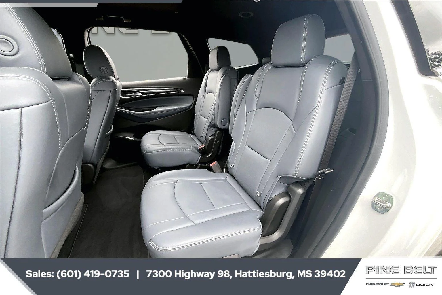 Used 2023 Summit White Buick Essence image 19