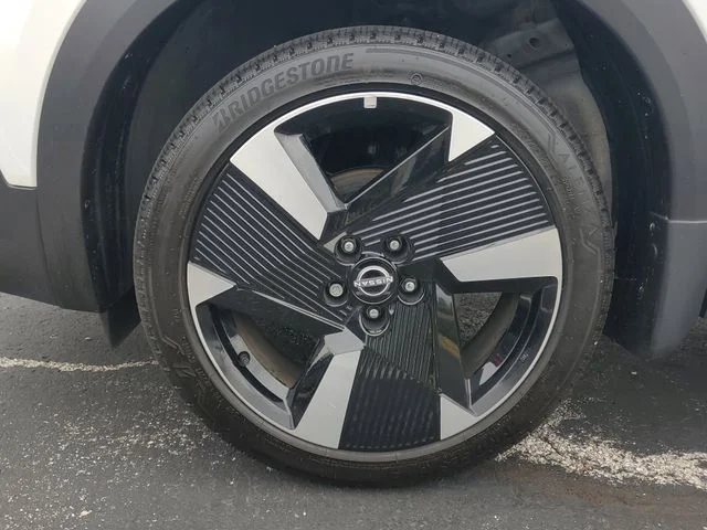 Certified Used 2025 White Nissan SR image 6