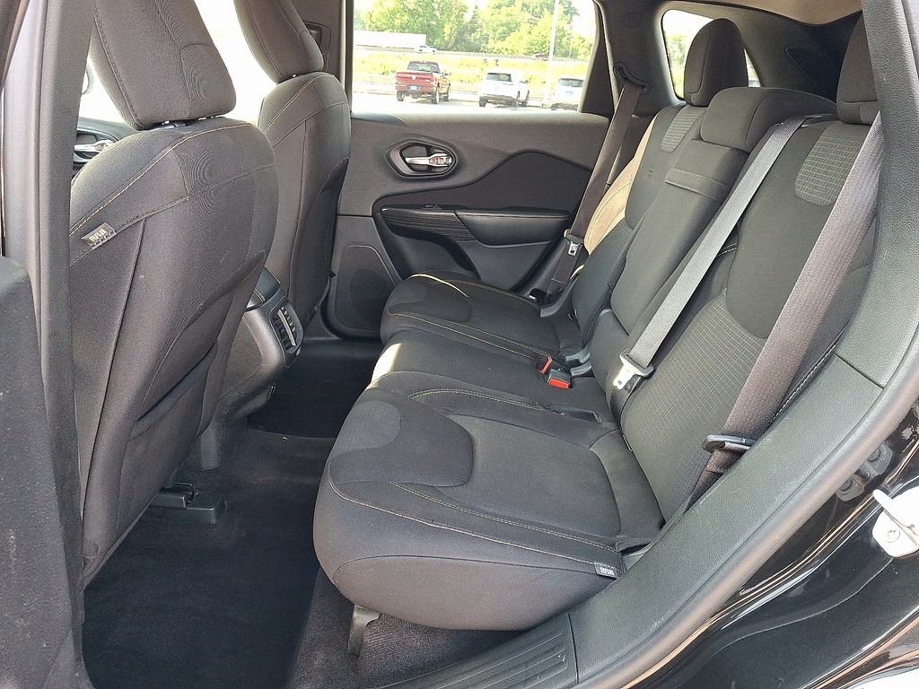 Used 2016 Black Jeep Latitude image 11