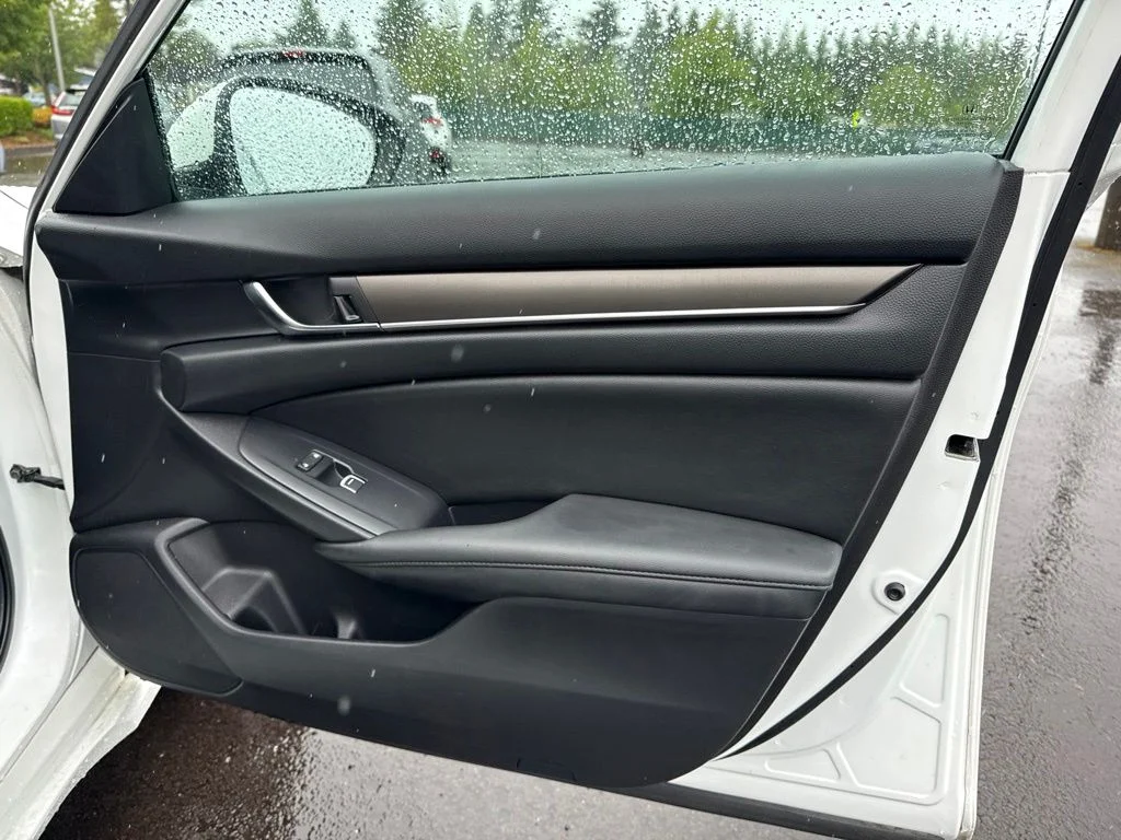 Used 2019 Platinum White Pearl Honda LX image 24