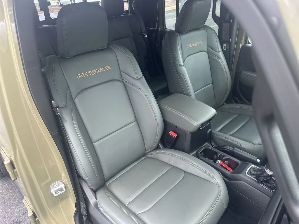 Used 2025 Green Jeep Mojave image 31