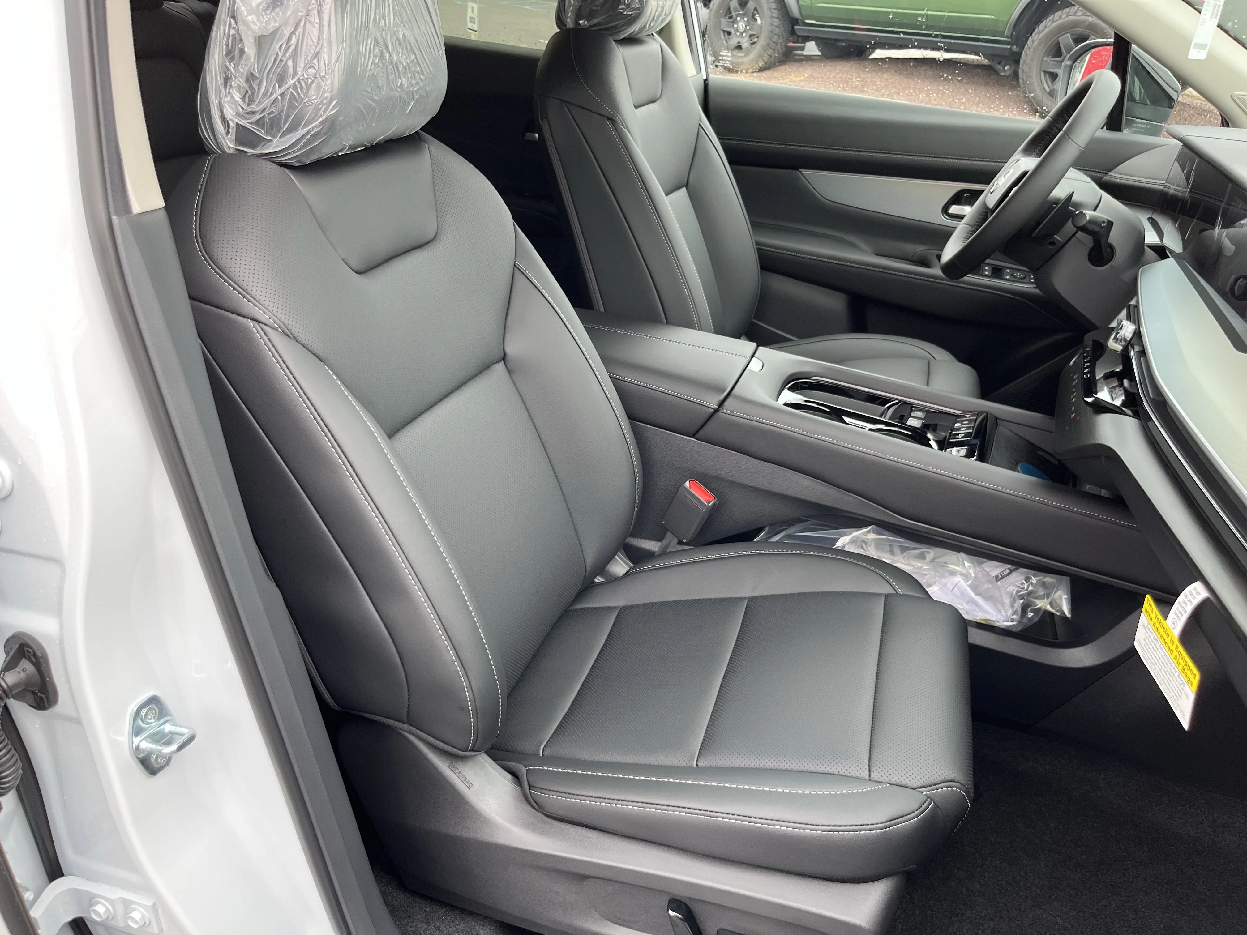 New 2026 Everest White Pearl TriCoat Nissan SL image 4