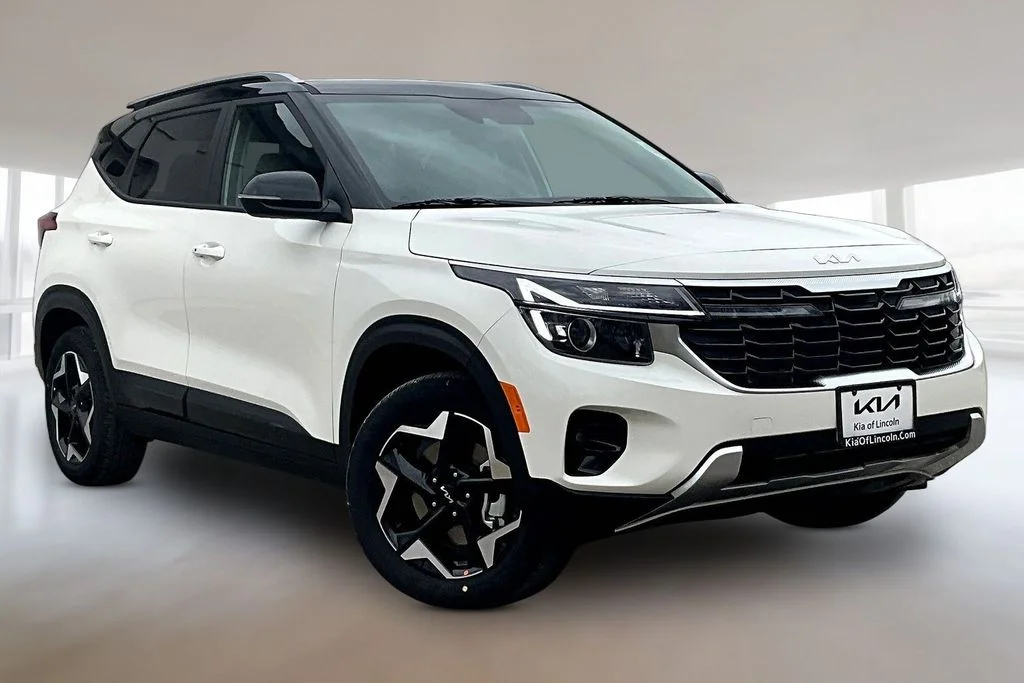 New 2026 Clear White / Black Roof Kia S image 2