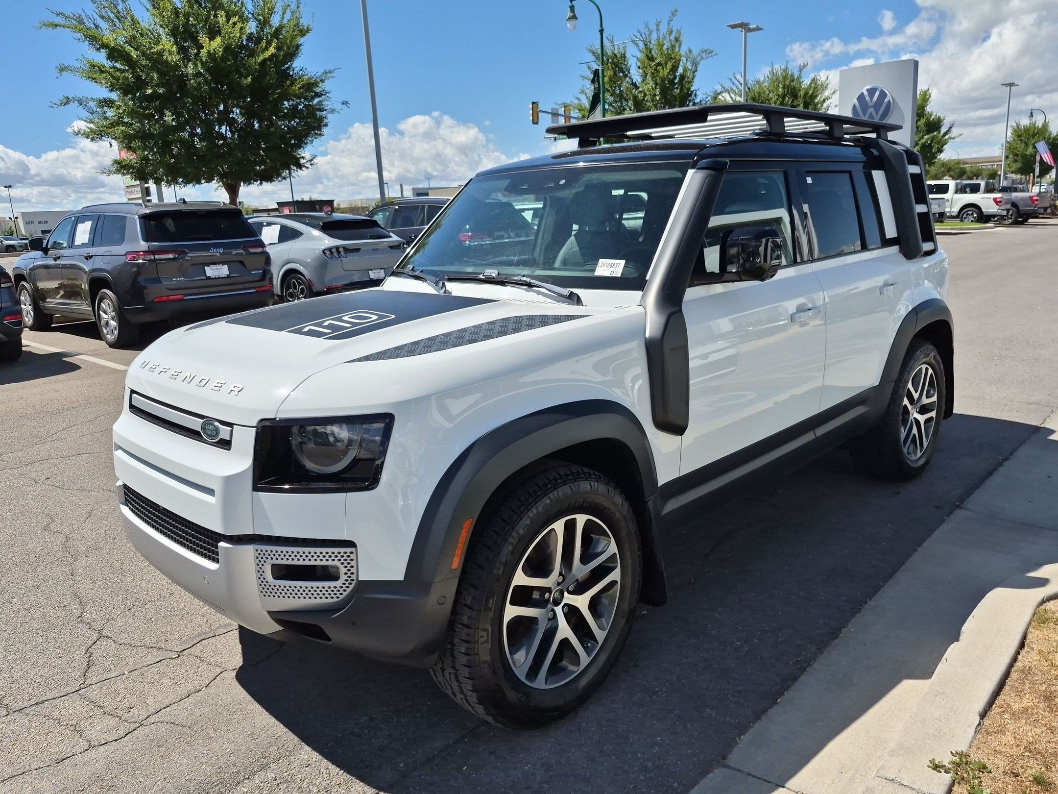 Used 2020 Fuji White Land Rover HSE image 7