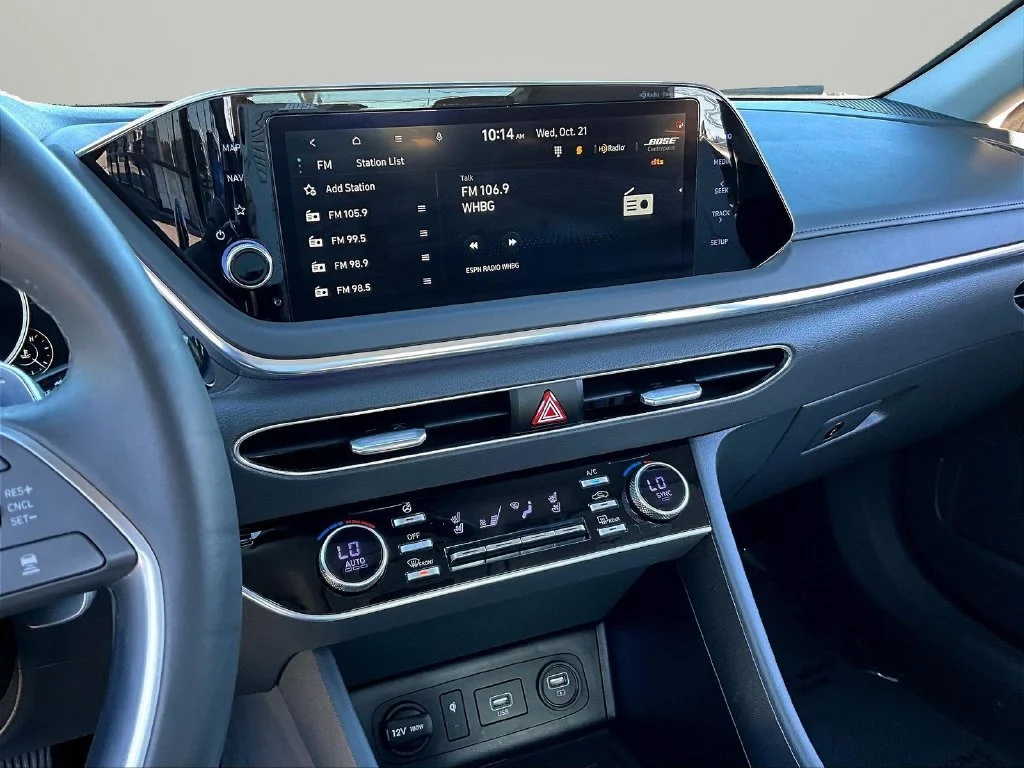 Used 2022 Blue Hyundai Limited image 10