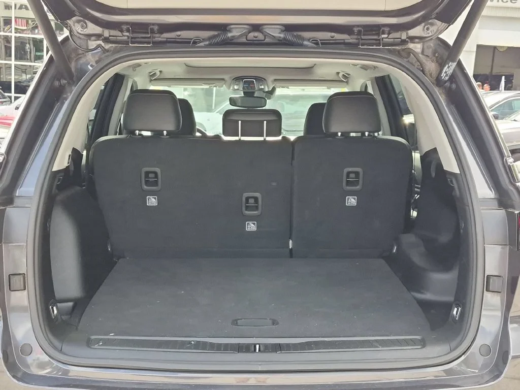 Used 2023 Gray Jeep Limited image 7