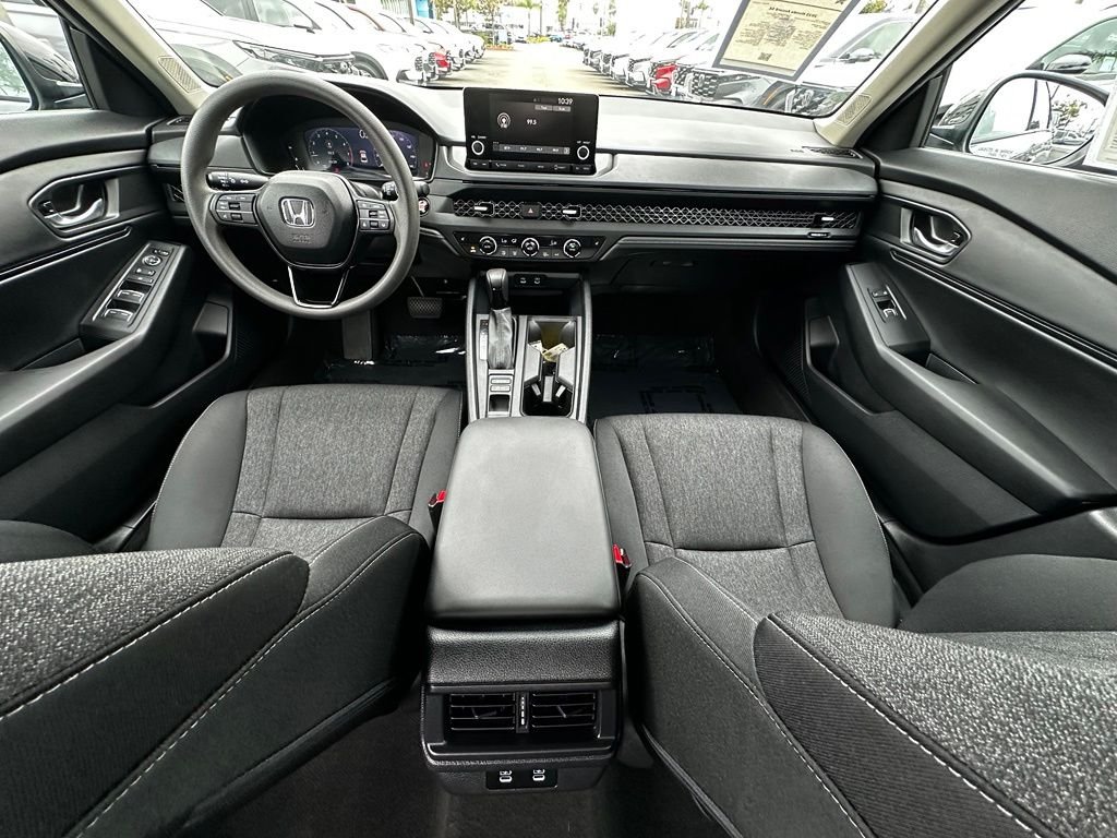 Used 2025 Gray Honda SE image 17
