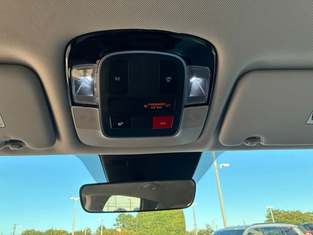 Used 2025 White Hyundai SEL image 19