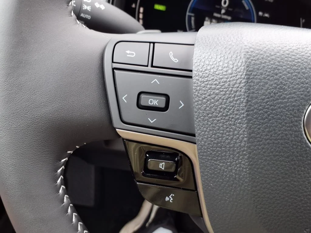 2025 Toyota Camry SE - Photo 23