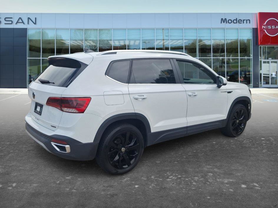 Used 2022 Pure White Volkswagen SE image 5