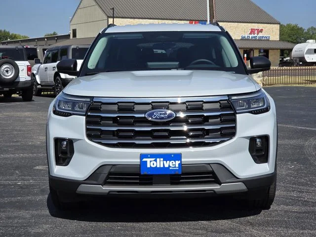 New 2026 Space White Metallic Ford Active image 3