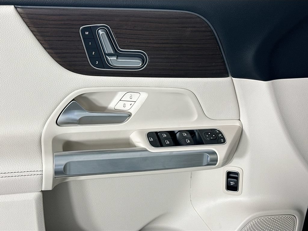 New 2026 Polar White Mercedes-Benz GLB 250 image 48