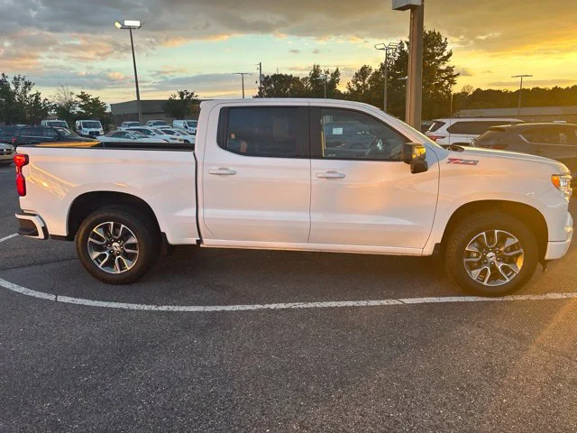 Used 2025 Summit White Chevrolet RST image 2