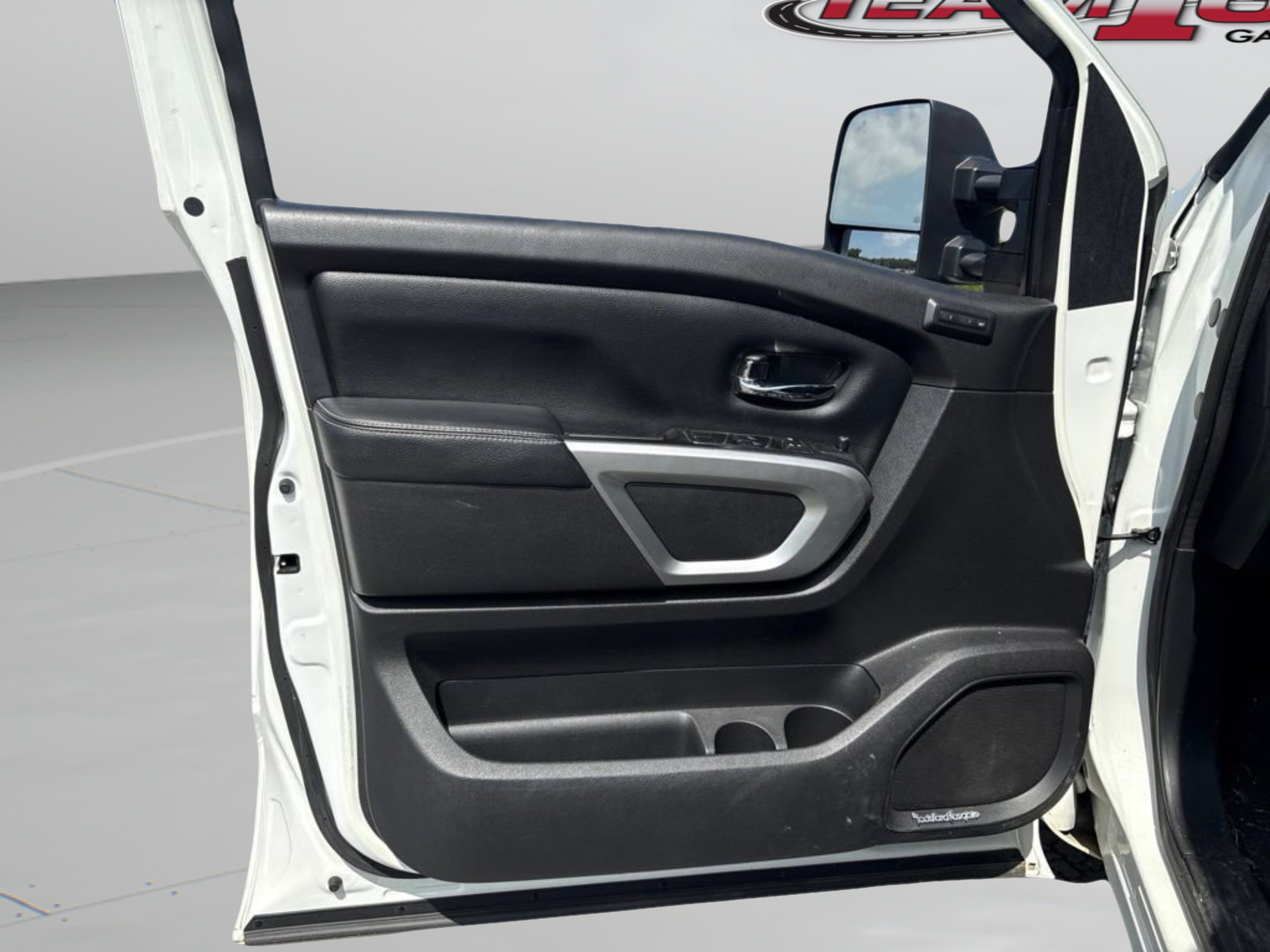 Used 2017 Pearl White Nissan PRO-4X image 20