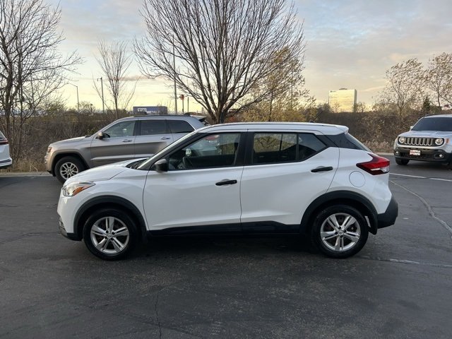 2020 Nissan Kicks S photo 2