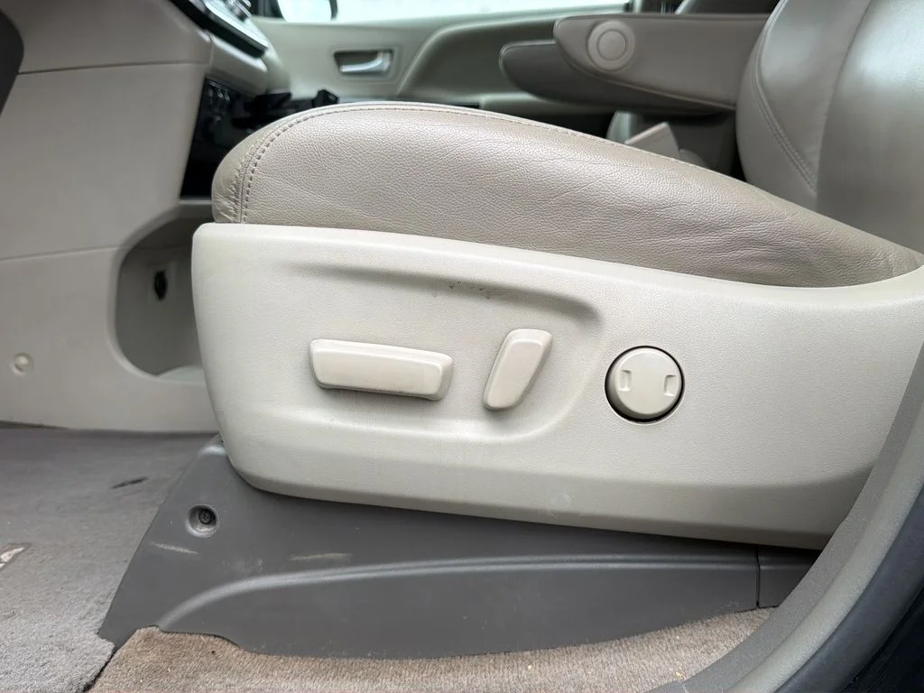 Used 2016 Black Toyota XLE image 18