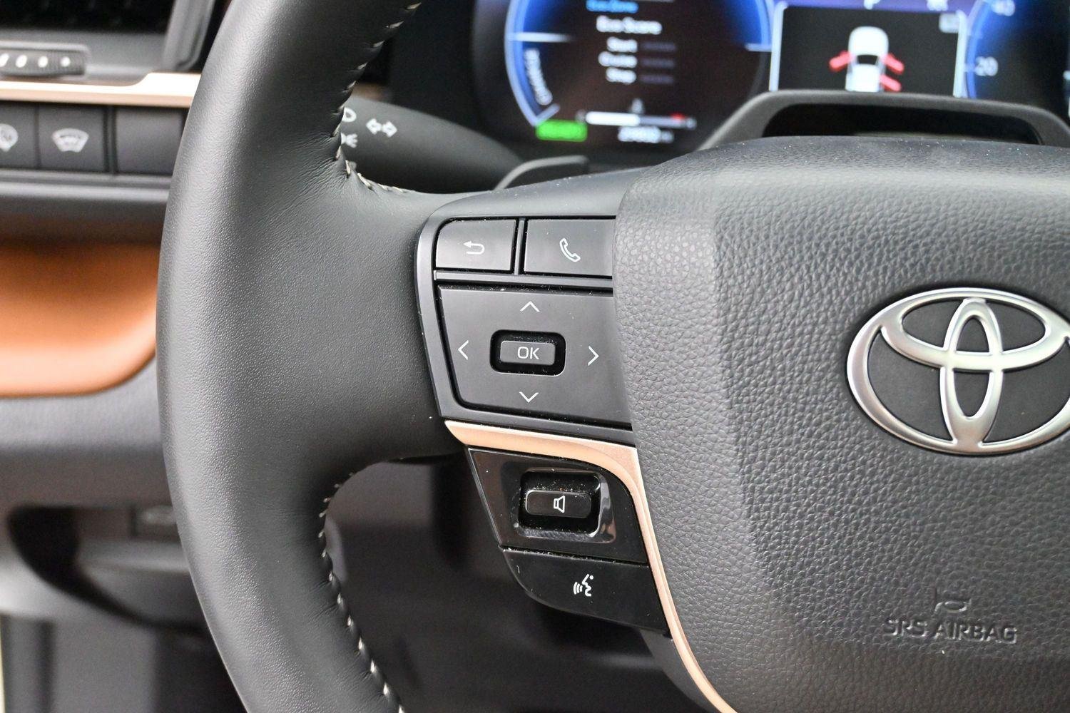Used 2025  Toyota XLE image 17