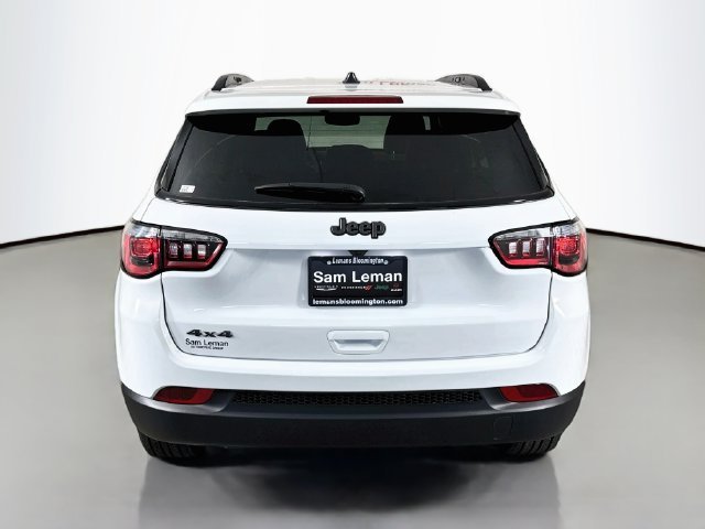 New 2026 Bright White Clear-Coat Exterior Paint Jeep Latitude image 6