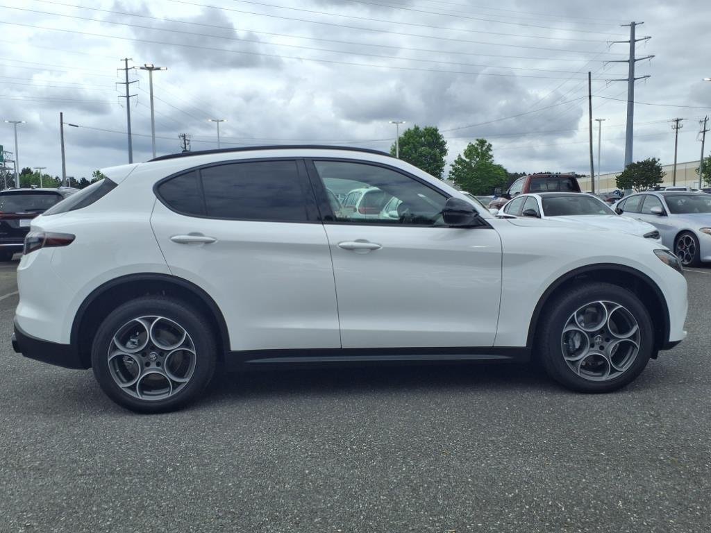 2025 Alfa Romeo Stelvio Base - Photo 21